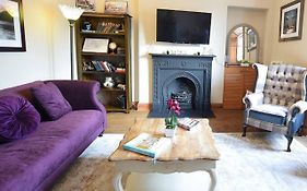 Joivy Classic Apt With Castle Views In Old Town